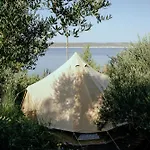 Luksuzni šator Glamping Bell Tent Robinson