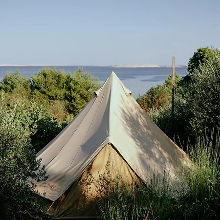 Glamping Bell Tent Robinson אוהל מפואר Ljubač