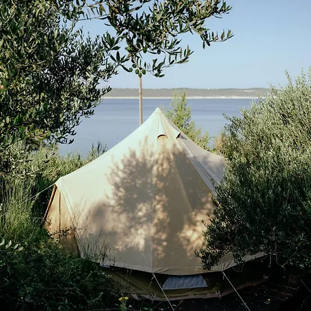 Luksusowy namiot Glamping Bell Tent Robinson