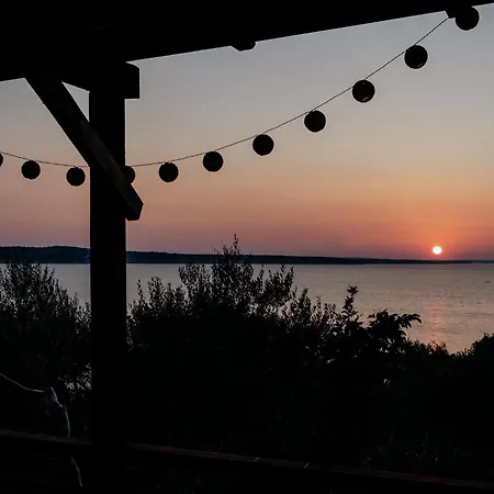 Glamping Bell Tent Robinson אוהל מפואר *