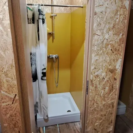 Glamping Bell Tent Robinson אוהל מפואר