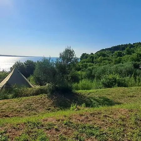 Glamping Bell Tent Robinson אוהל מפואר Ljubač