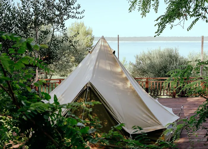 Glamping Bell Tent Robinson ラグジュアリーテント