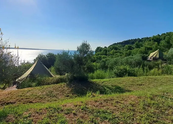 Glamping Bell Tent Robinson ラグジュアリーテント Ljubač